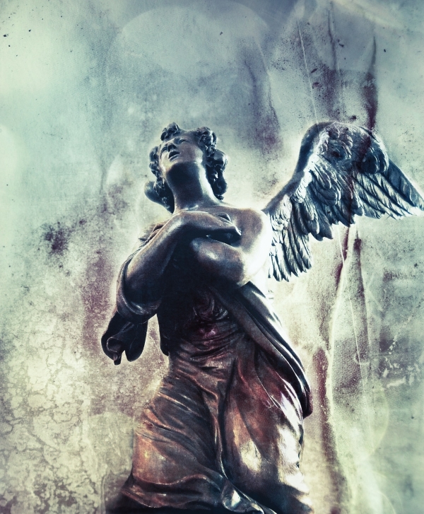 Estatua de ángel curativo